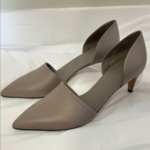 VINCE Vero Cupid Italy Taupe Pumps Perfect Condition 9